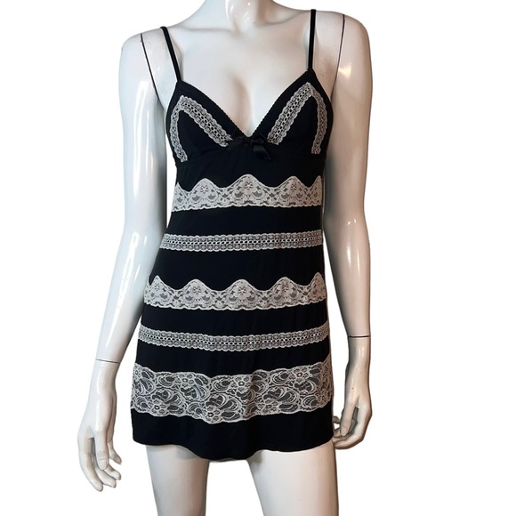 Victoria’s Secret Spaghetti Strap V-Neck Cami Slip Black White‎ Lace Chemise - Picture 3 of 7